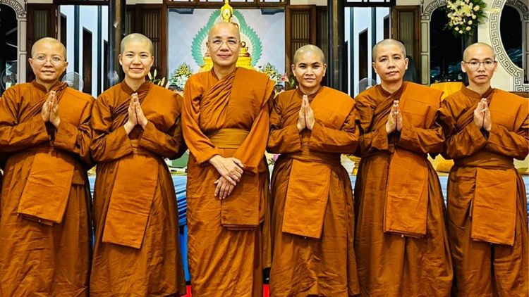 Dư Âm Lời Thầy Dạy - Mừng Ngày Tiếp Nối - Ni Sư Liễu Pháp